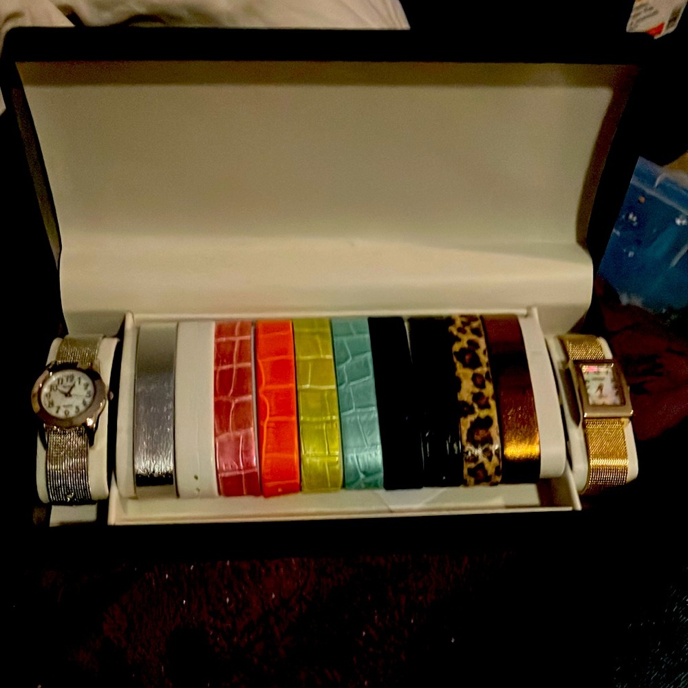 Gossip Quartz 2 Wrist Watch Boxed Set with 12 Interchangeable Bands. NIB.